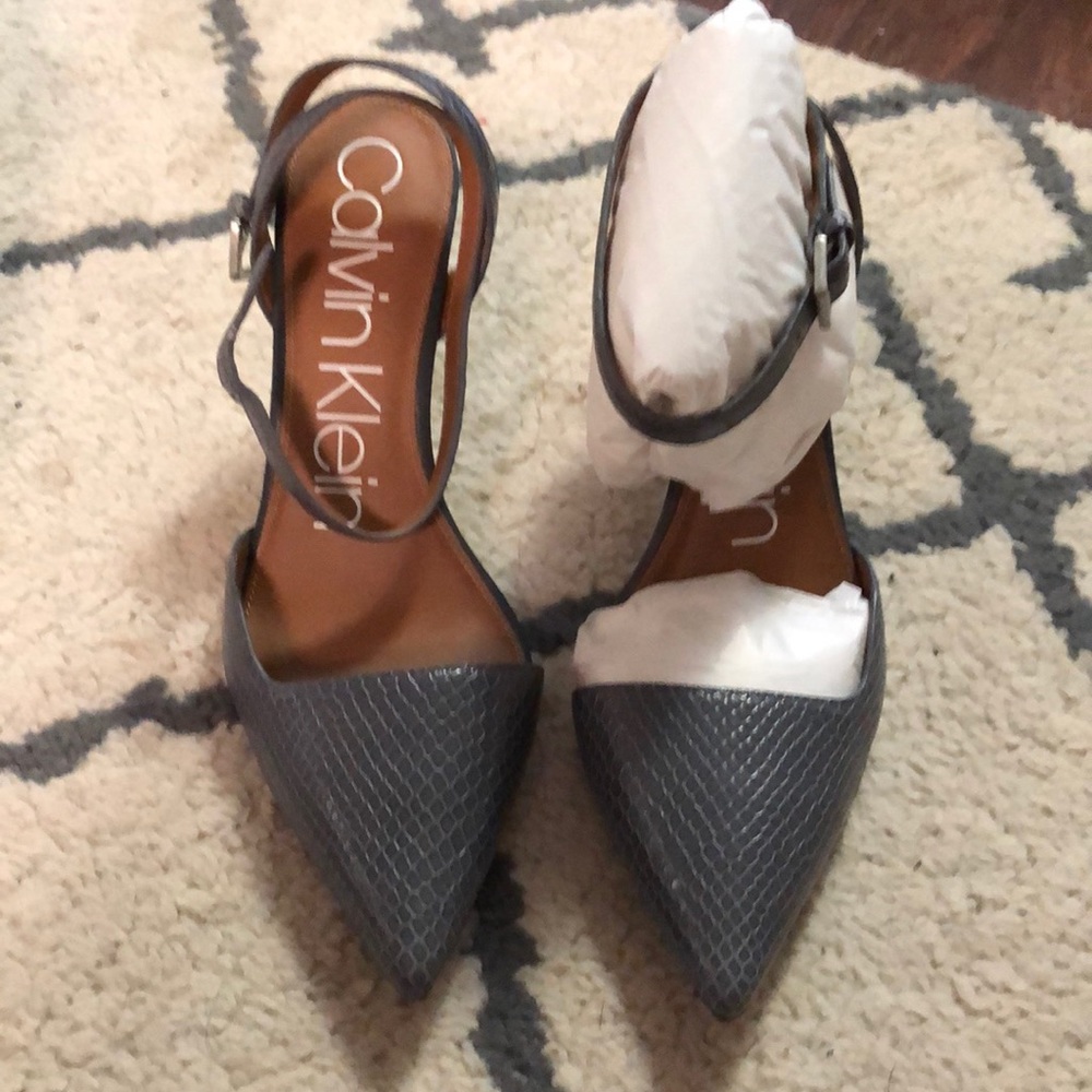NWT. Calvin Klein Grey Snake print Heels.